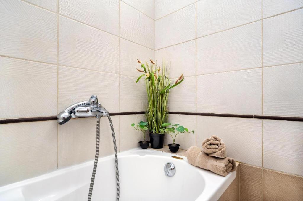 Luxury Town Center Suite Apt A2 Heraklion  Bagian luar foto